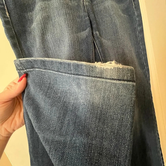 White House Black Market Designer Darker Wash Distressed Jeans Women’s size 4 - Picture 6 of 15